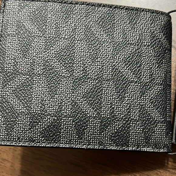 Michael Kors Men’s Slim Wallet - Picture 5 of 8